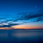 Morgens zur Blauen Stunde an der Ostsee