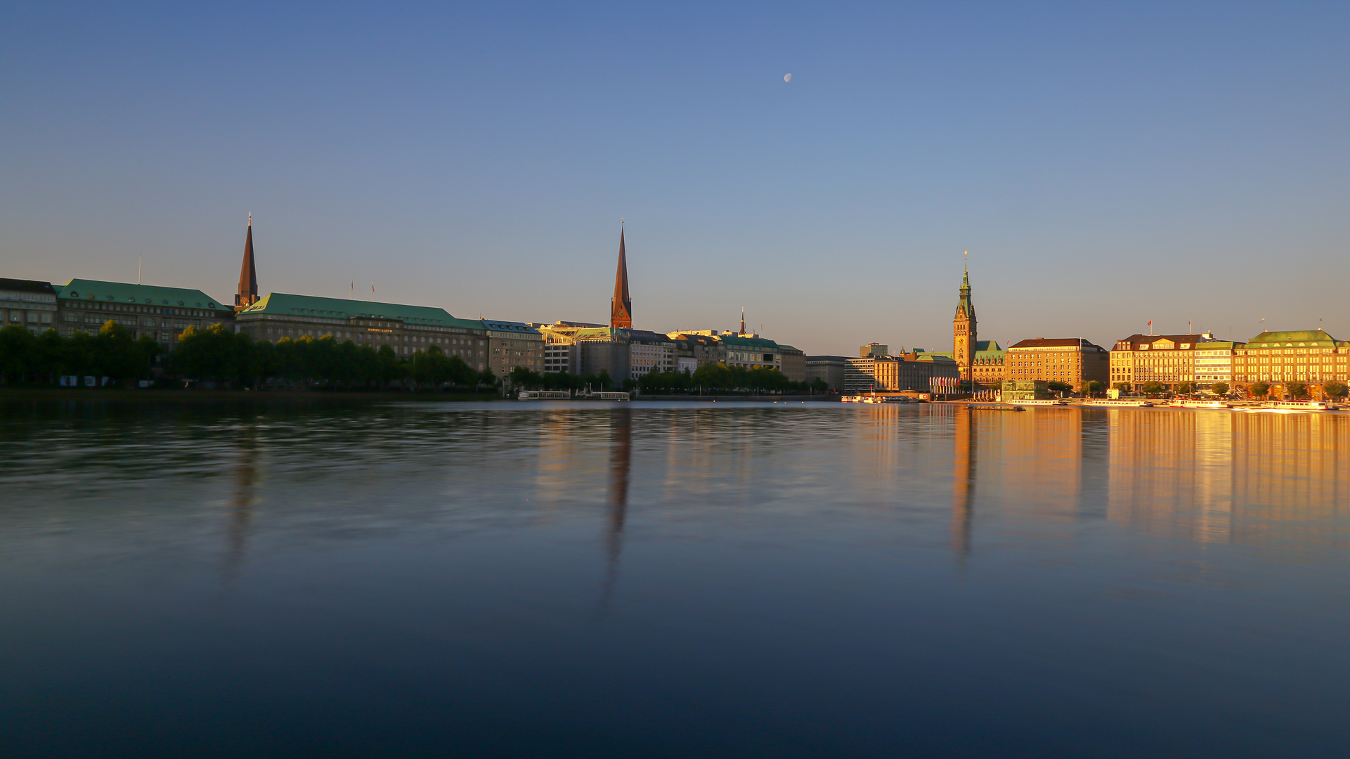 Morgensfrüh an der Alster