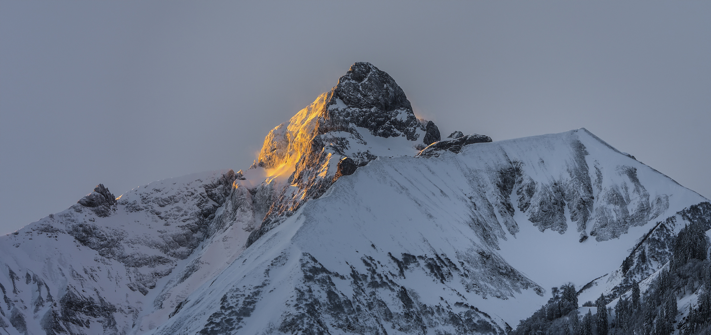 Morgensonne am Berg