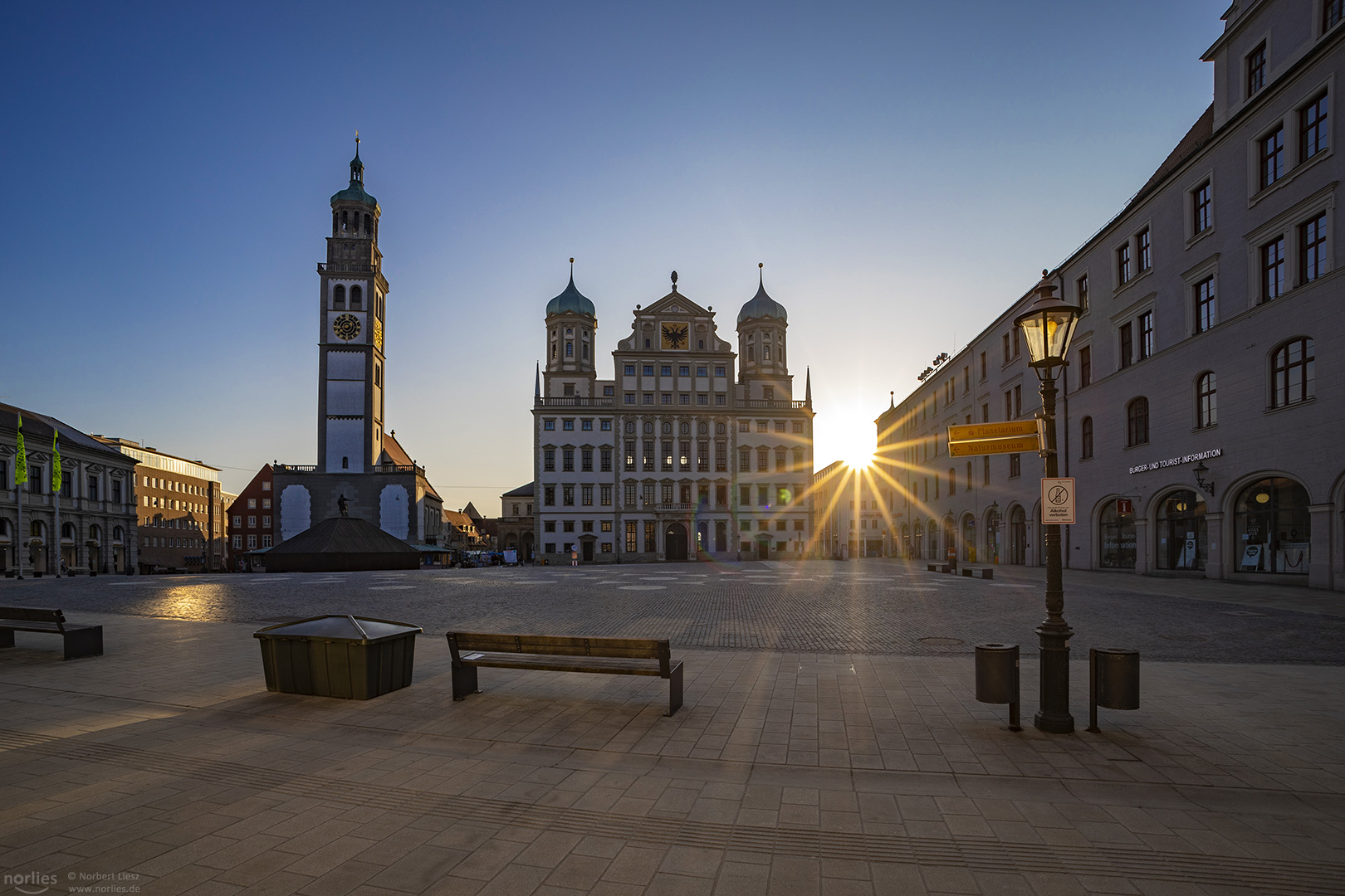 Morgensonne am Rathausplatz