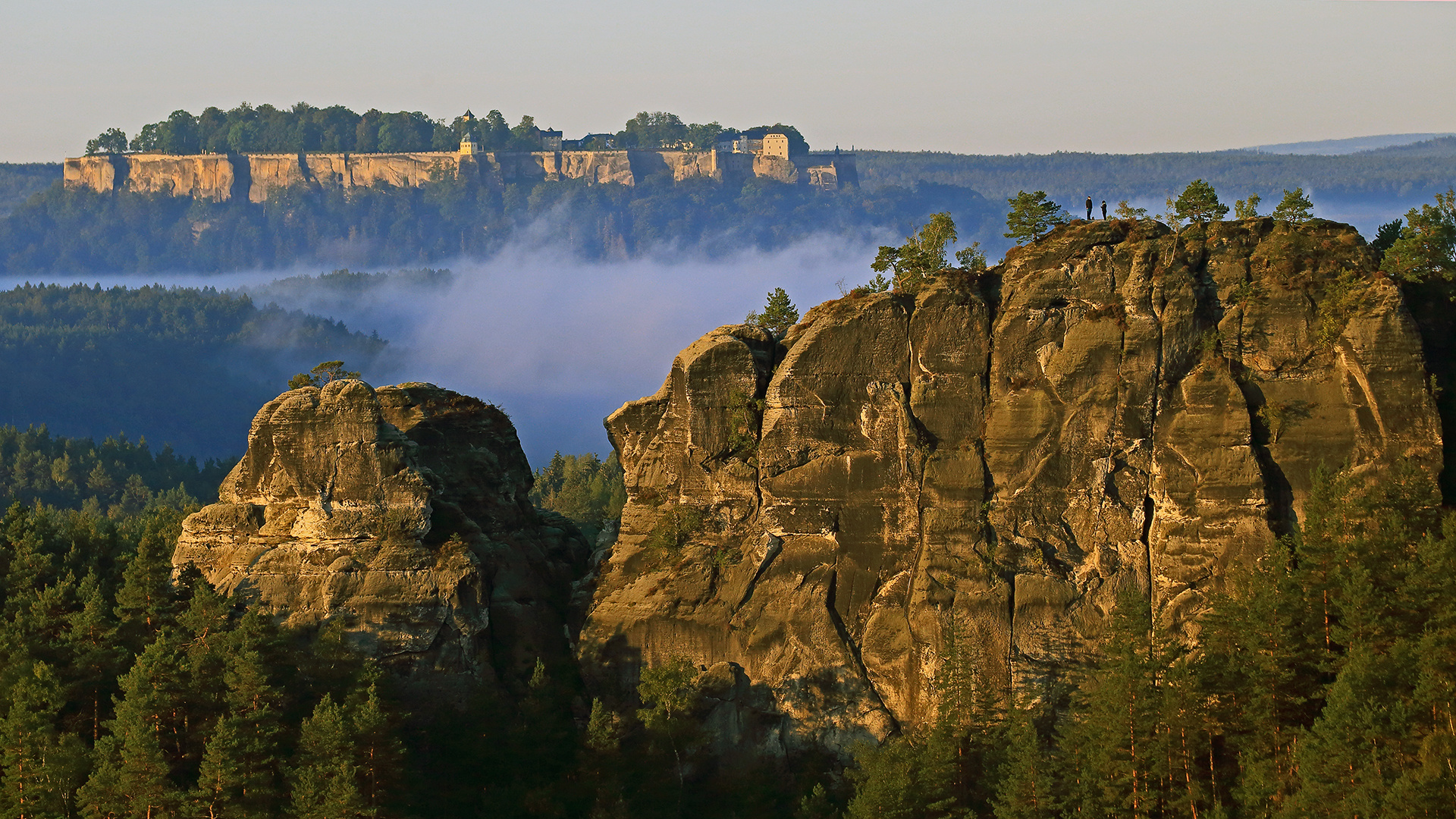 Morgensonne auf dem Gamrig einem kleinen, hübschen Felsen....