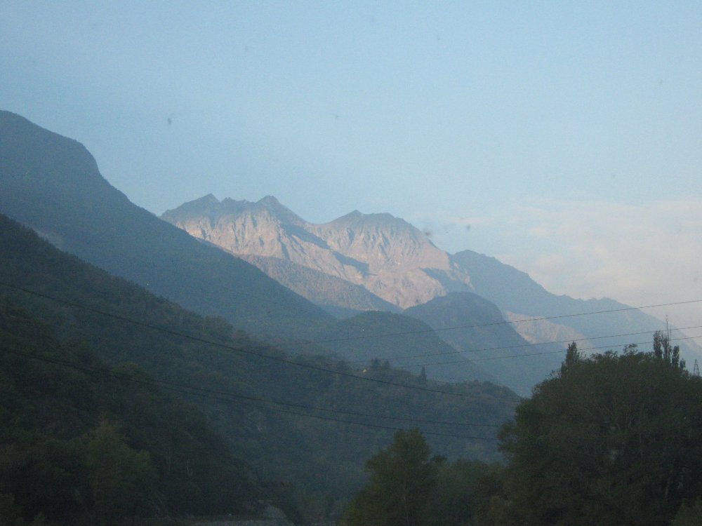 Morgensonne auf dem Weg von Turin nach St Bernhardino