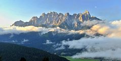 Morgensonne auf den Gipfeln der Sextener Dolomiten