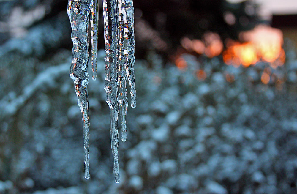 Morgensonne im Eiszapfen als der Winter letzte Woche kurz vorbeischaute