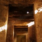 Morgensonne im Horus-Tempel in Edfu, Ägypten