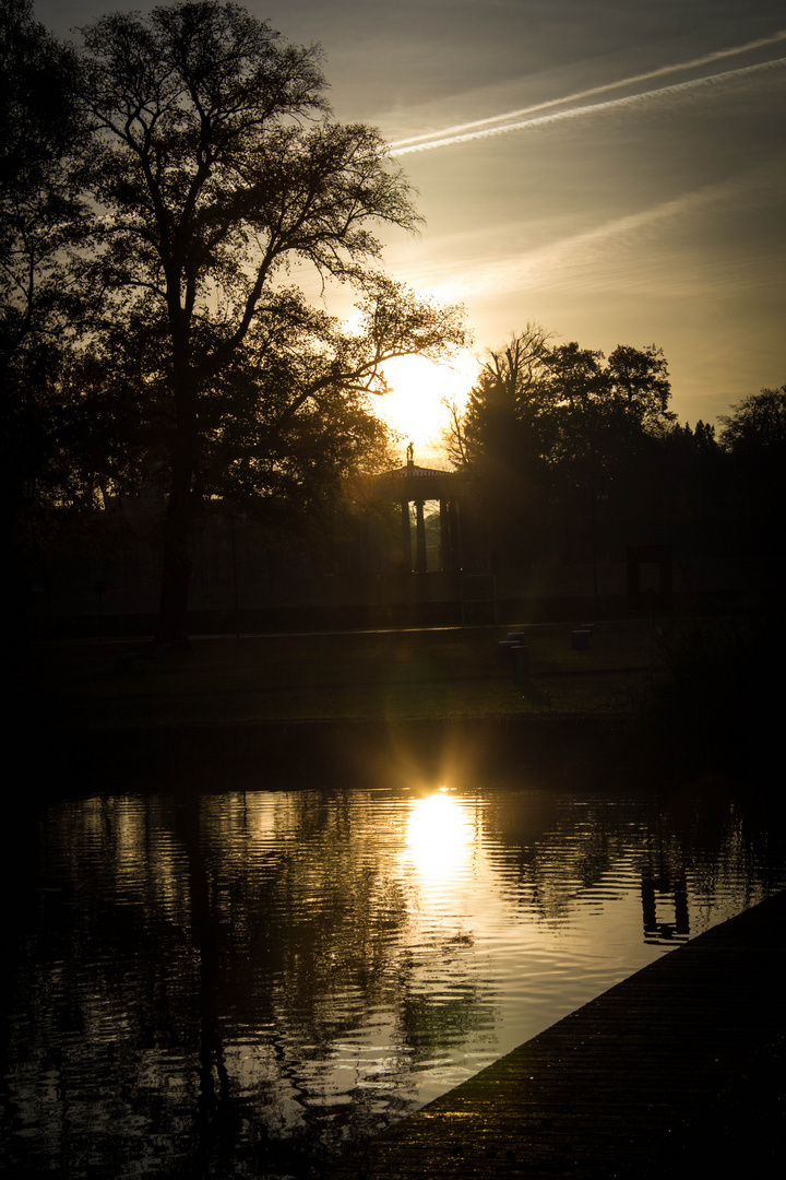 Morgensonne im Neustrelitzer Schloßpark