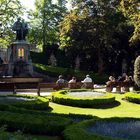 Morgensonne im Park vor dem Egmont/Hoorn-Denkmal