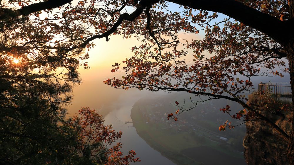 Morgensonne immer ein Erlebnis  bei der Basteiaussicht in der Sächsischen Schweiz