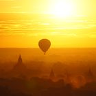 Morgensonne über Bagan