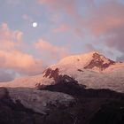 Morgensonne über dem 4206 m hohem Alphubel in den Walliser Alpen