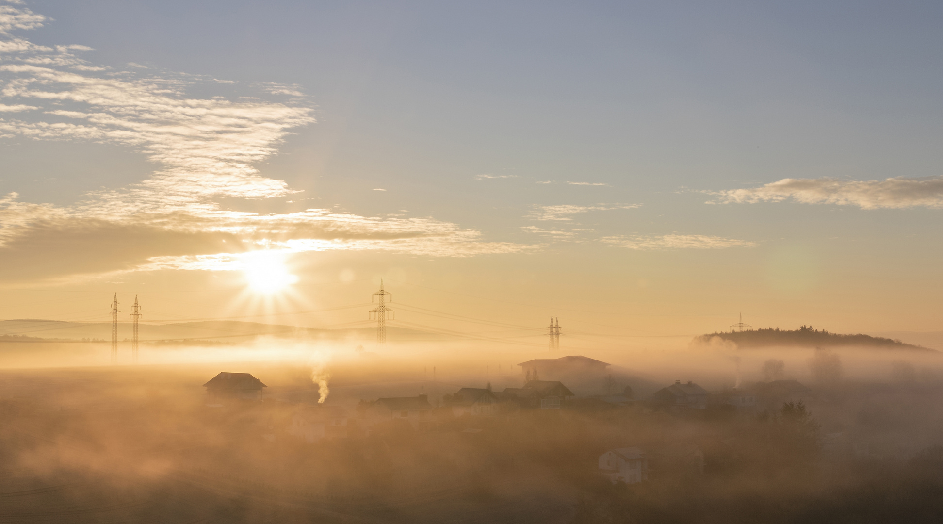 Morgensonne über dem Nebelland