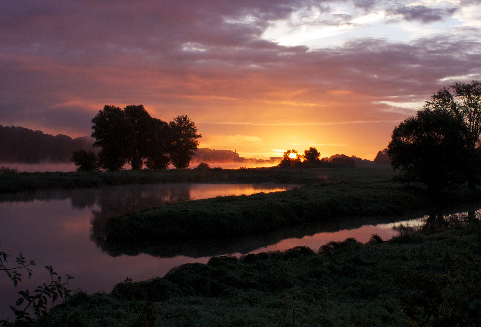 Morgensonne über der Elbe