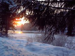 Morgensonne über der Talsperre