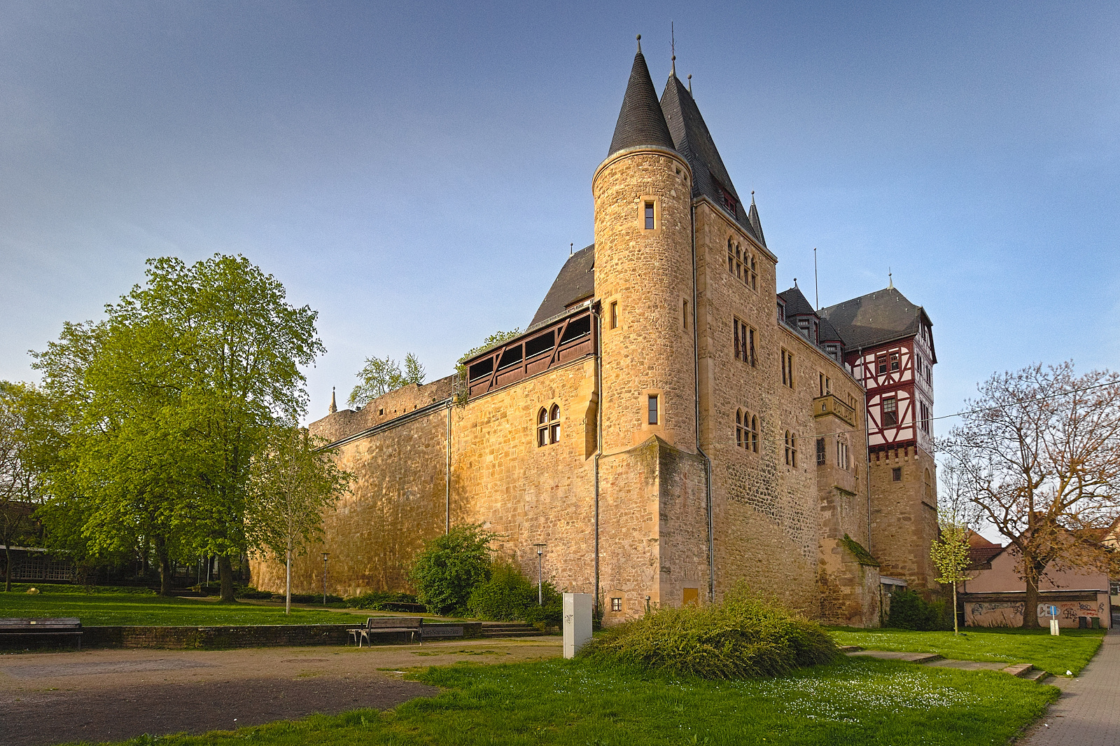 Morgenspaziergang in Alzey am Anfang des Frühlings