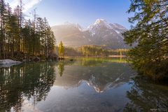 Morgenspiegelung am Hintersee