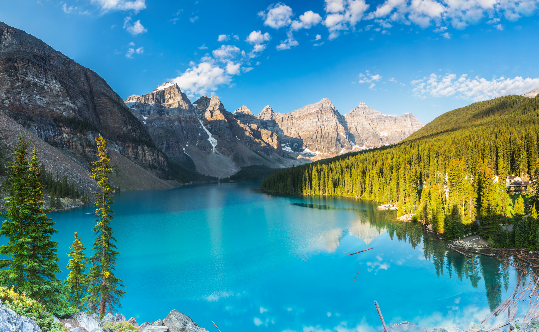 Morgenstille am Moraine Lake in Kanada  Foto Bild 