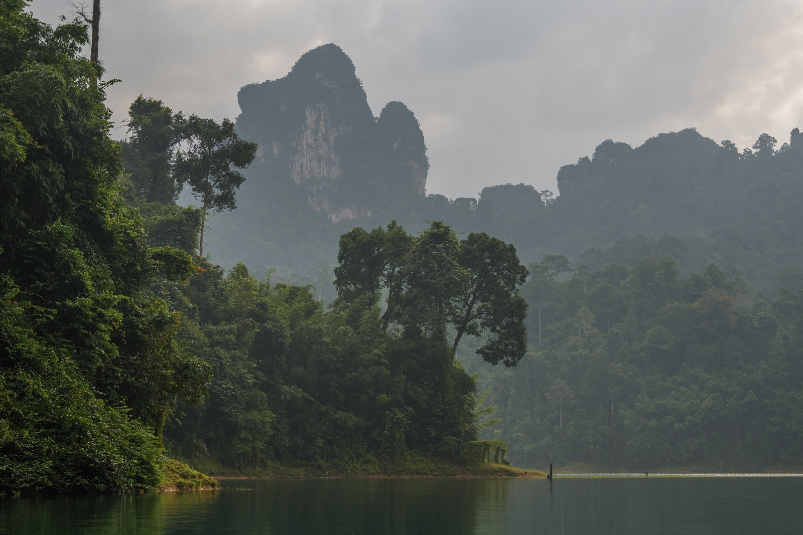 Morgenstimmung am Cheow Lan Lake