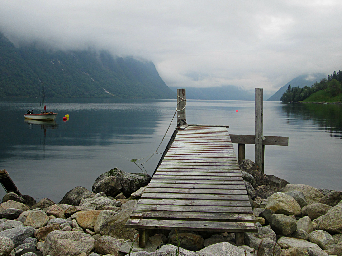 Morgenstimmung am Fjaerland-Fjord