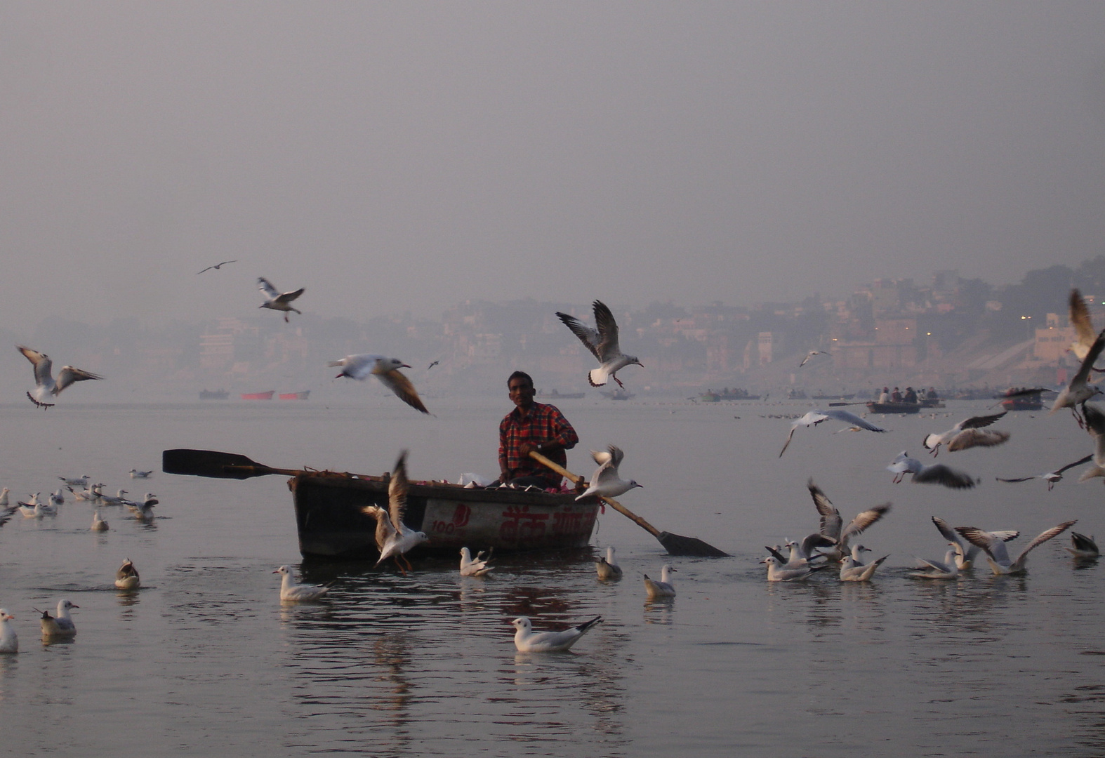 Morgenstimmung am Ganges in Varanasi