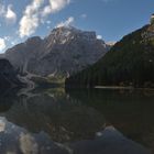 Morgenstimmung am größten natürlichen Dolomitensee, dem PRAGSER WILDSEE, aus 9 Hochkantaufnahmen.