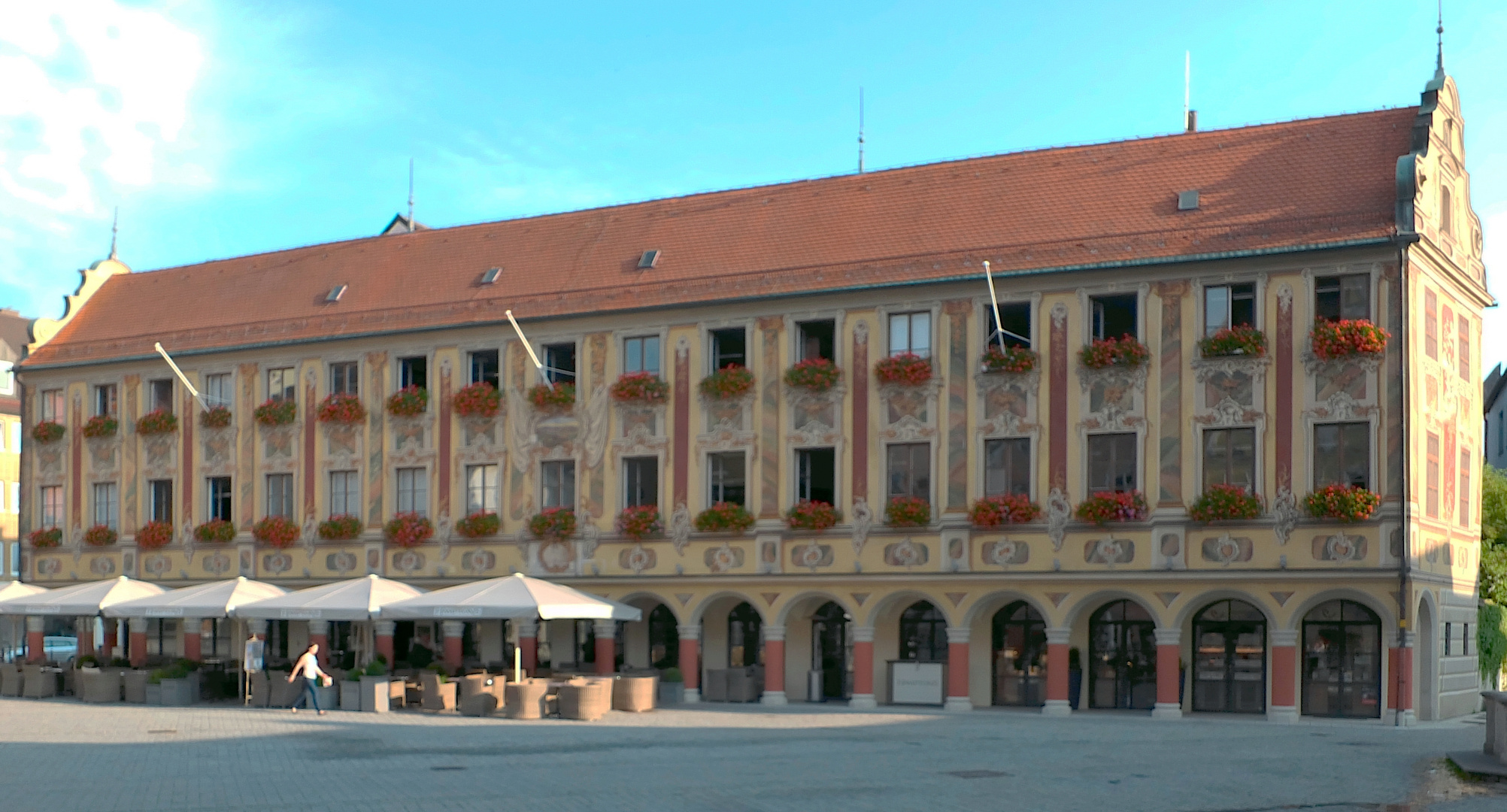 Morgenstimmung am Marktplatz in Memmingen um 8:00 Uhr