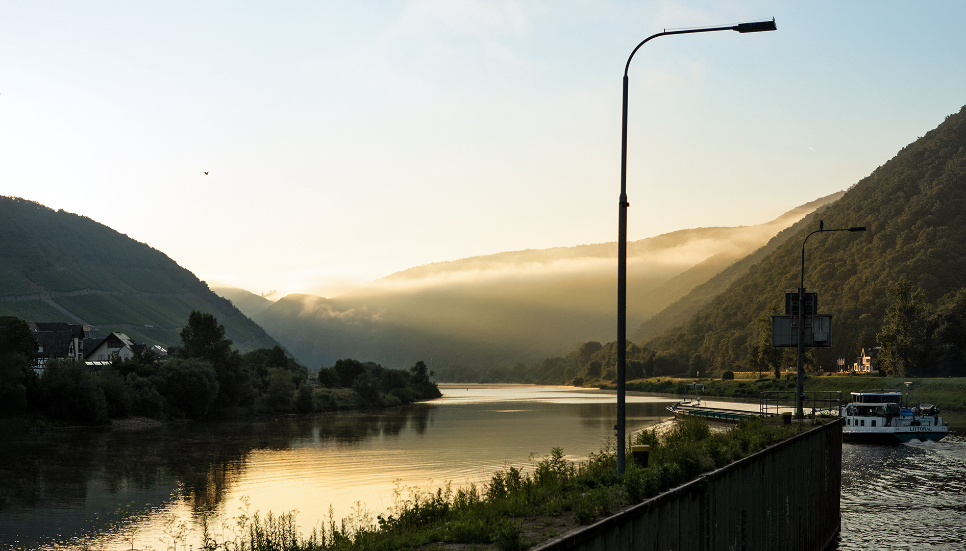 Morgenstimmung an  einer Schleuse