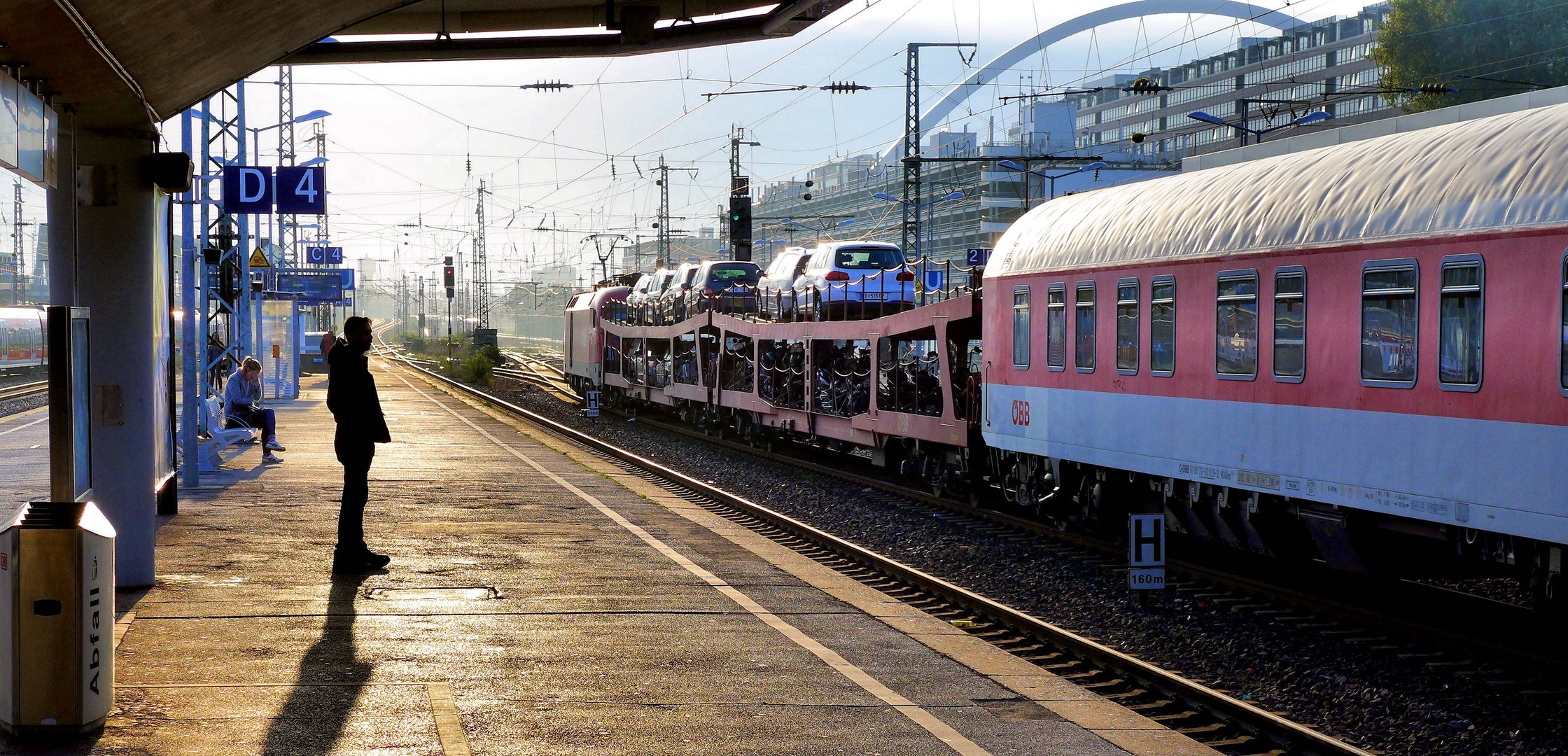 Morgenstimmung auf dem Bahnhof Köln-Messe/Deutz