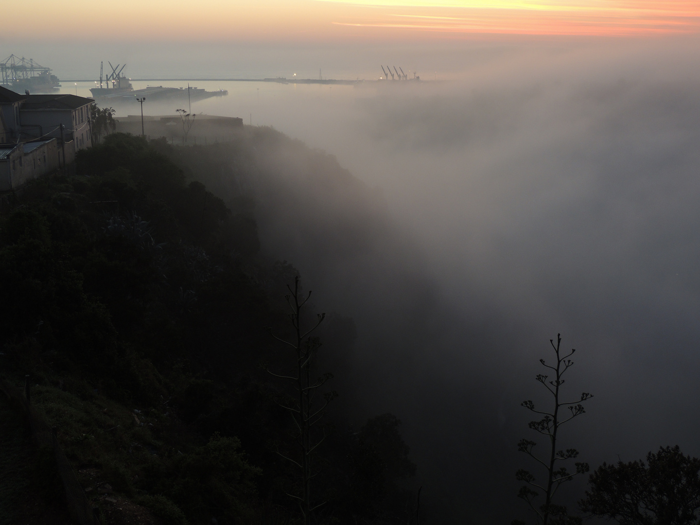 Morgenstimmung im Hafen von Port Elisabeth/Suedafrika