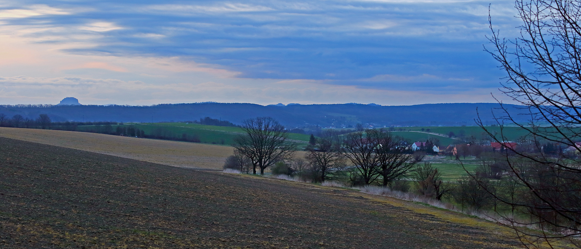 Morgenstimmung in der Landschaft mit Blick zur Sächsischen Schweiz...