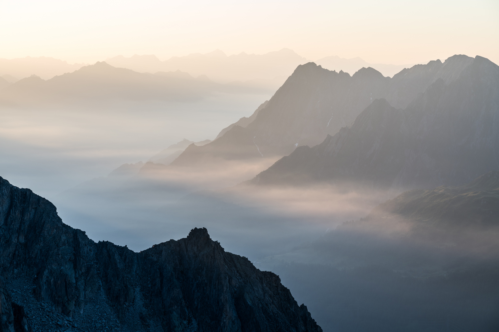 Morgenstimmung über dem Bedrettotal