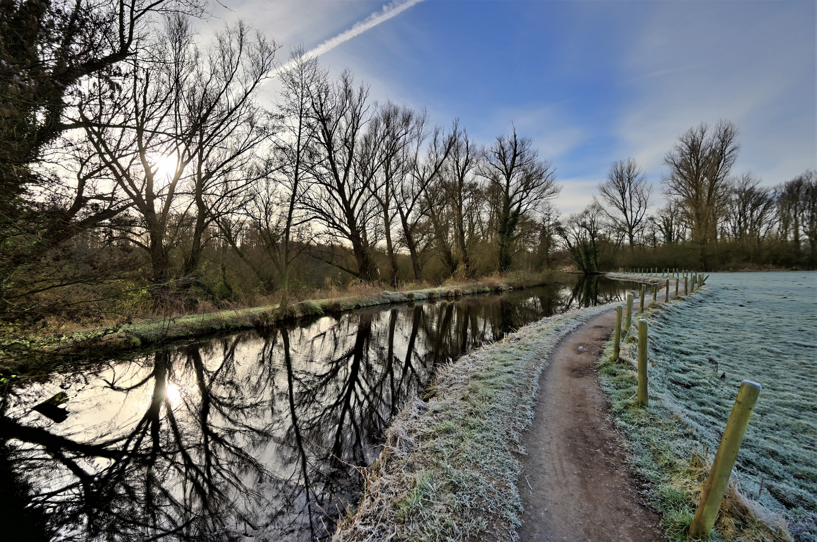 Morgentliche Stille am Fluss