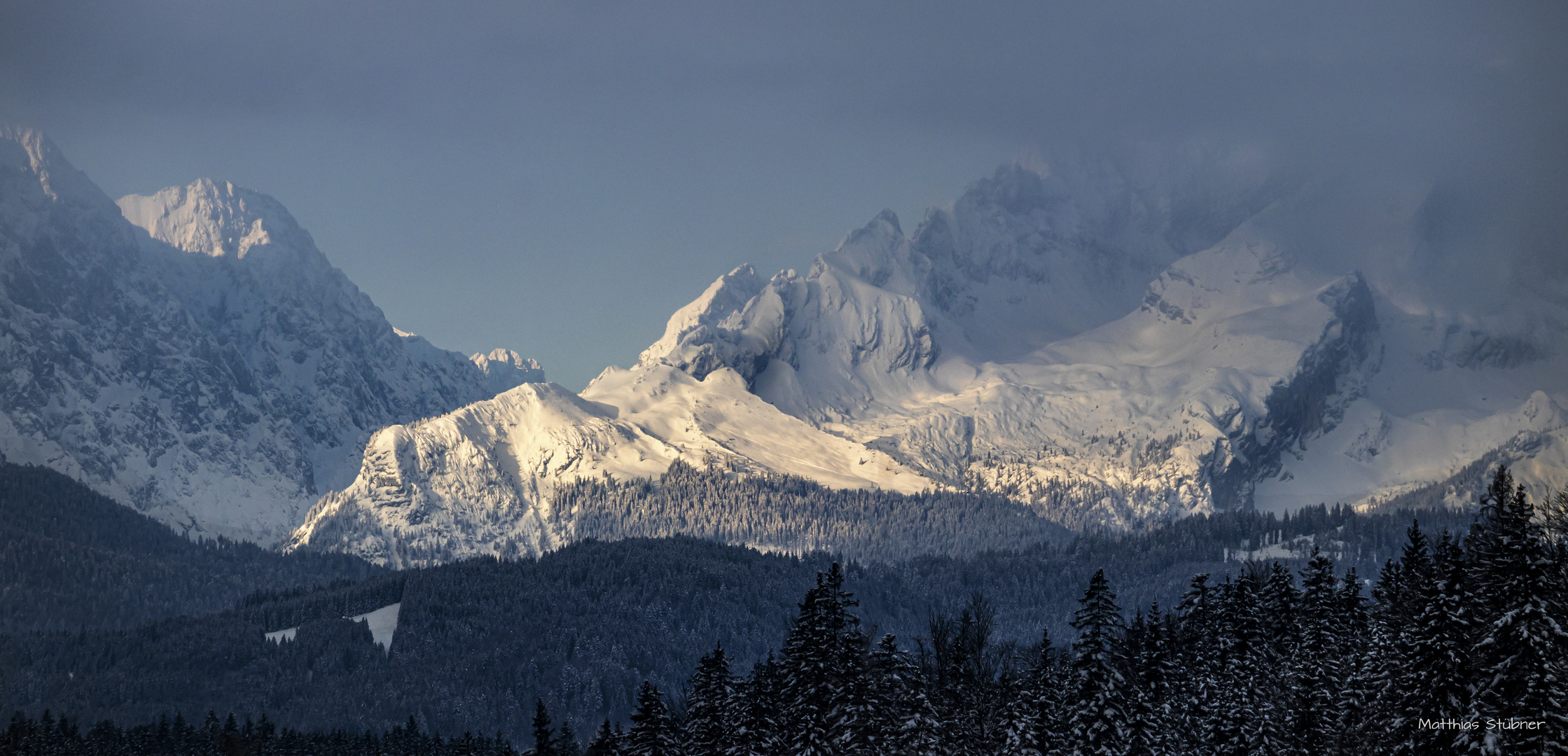 Morgentlicher Blick auf den Wetterstein