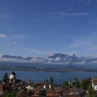 Morgentlicher Blick von Oberhofen auf den Thuner See