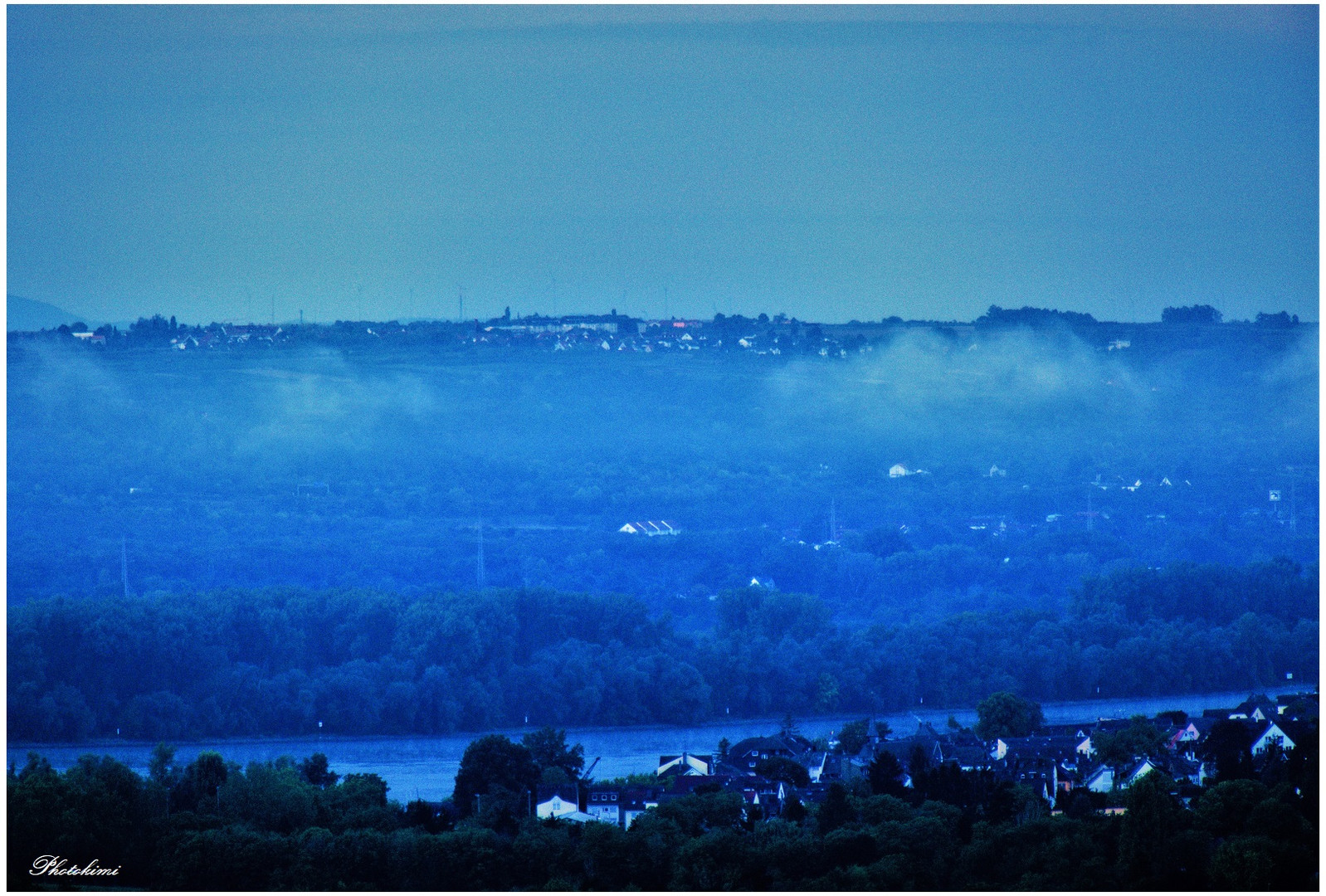 Morgentlicher Flussnebel