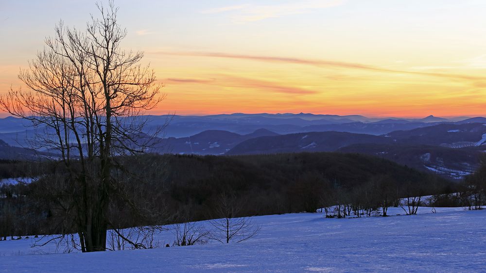 Morgrnrot und 123km Blick bis ins Riesengebirge von der Naklerovska vysina