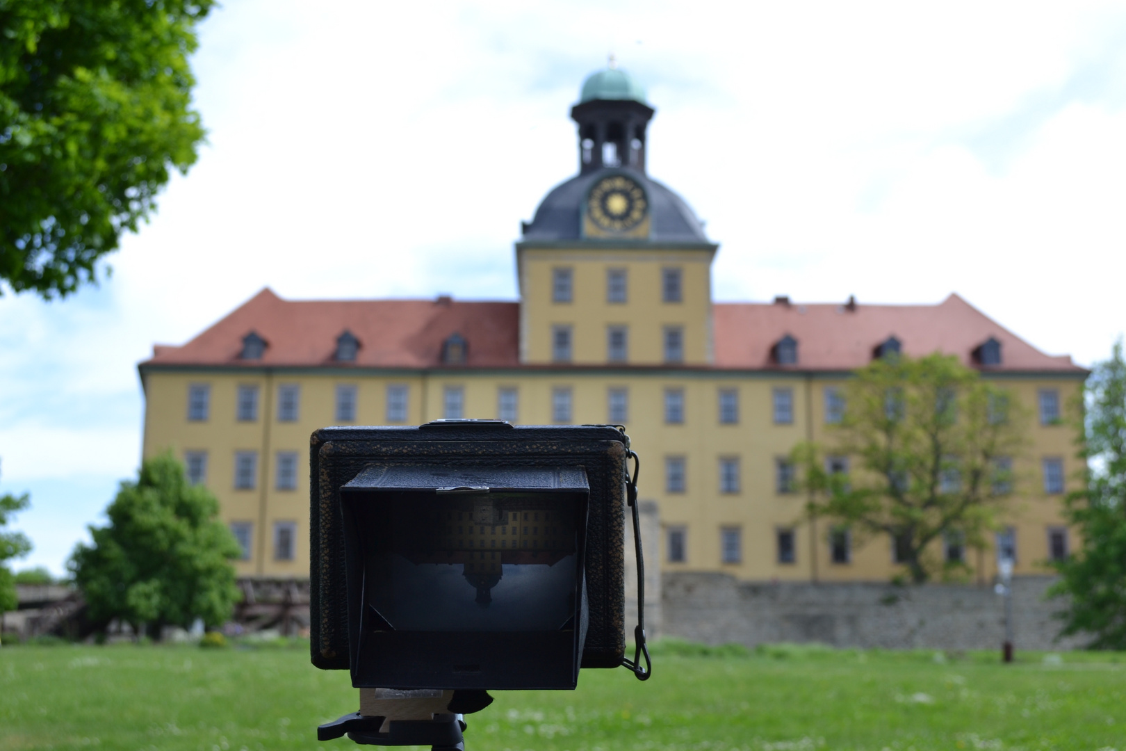 Moritzburg durch eine Plattenkamera gesehen