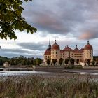 Moritzburger Impressionen mit fast leerem Schlossteich