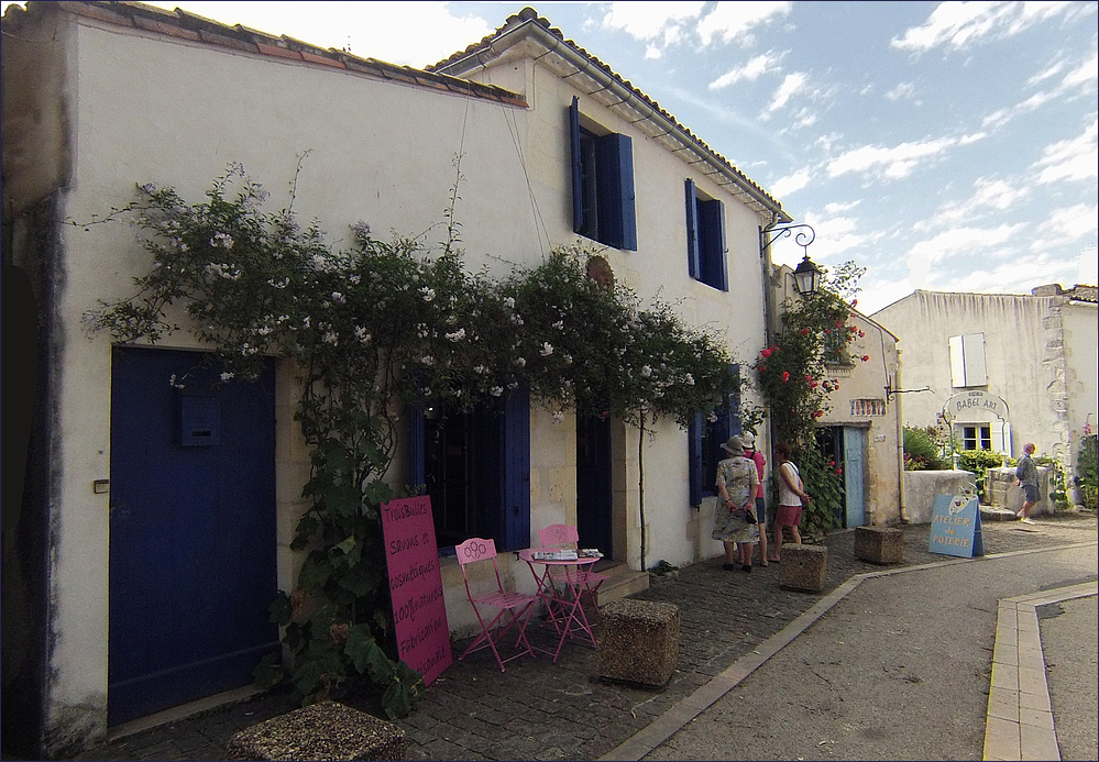 Mornac-sur-Seudre - Une des rues du village - Eine der Strassen des Dorfes