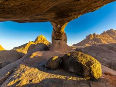 Morning light at the Spitzkoppe