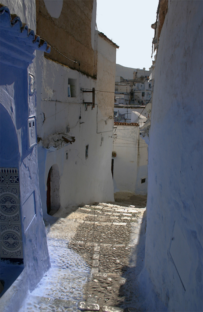 MOROCCO-CHEFCHAOUEN-ENFILADE