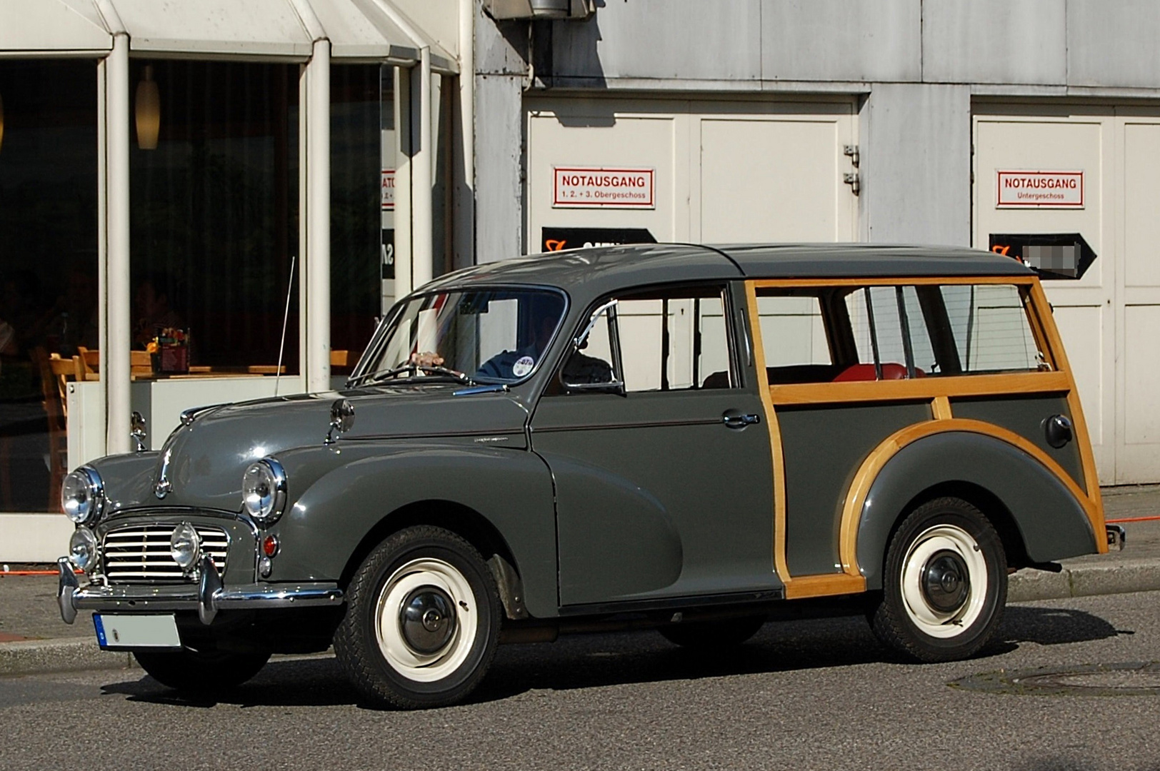 ? - Morris Minor Traveller