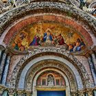 Mosaik am Haupteingang des Markusdom in Venedig Italien.