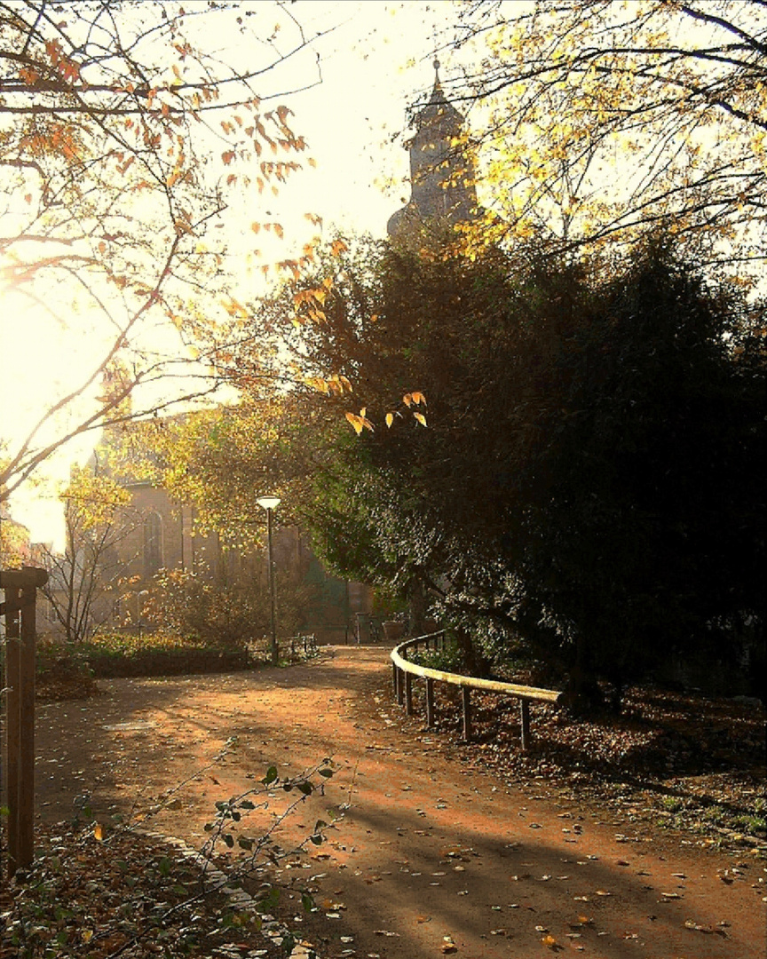 Mosaik Herbstweg mit Blick zur Sandkirche