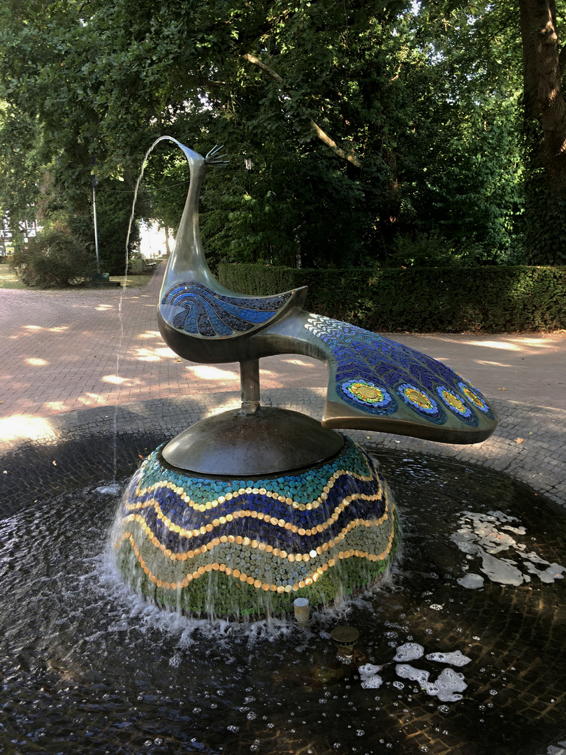 Mosaik-Pfau-Brunnen