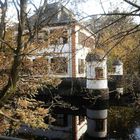 Mosaik Wasserburg Seligenstadt mit Herbstbäumen