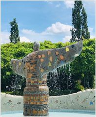 Mosaikbrunnen im Park