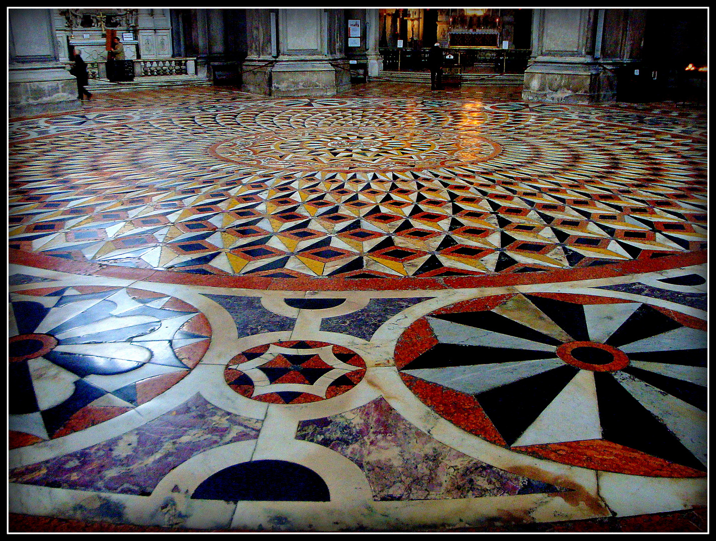 Mosaïque du sol e l'église ( photo précédente ) 