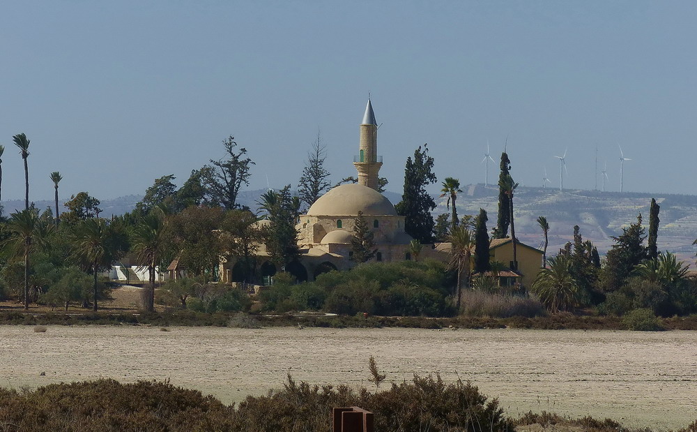 Moschee Hala Sultan Tekke -  Blickfang am Südwestrand des Salzsees bei Larnaka. 