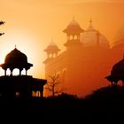 Moschee im Gegenlicht; Agra, Indien