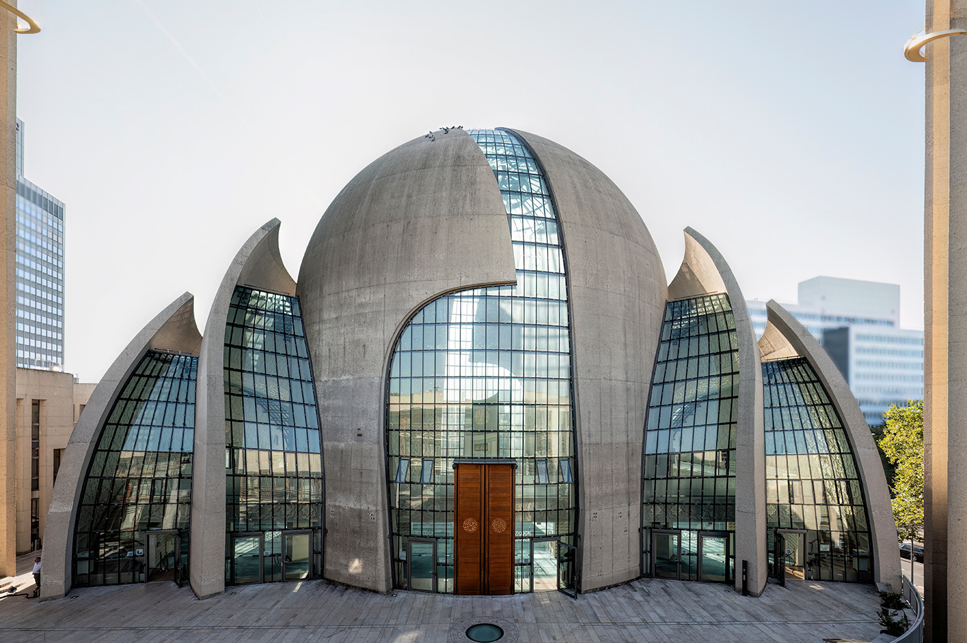 Moschee Köln im Gegenlicht